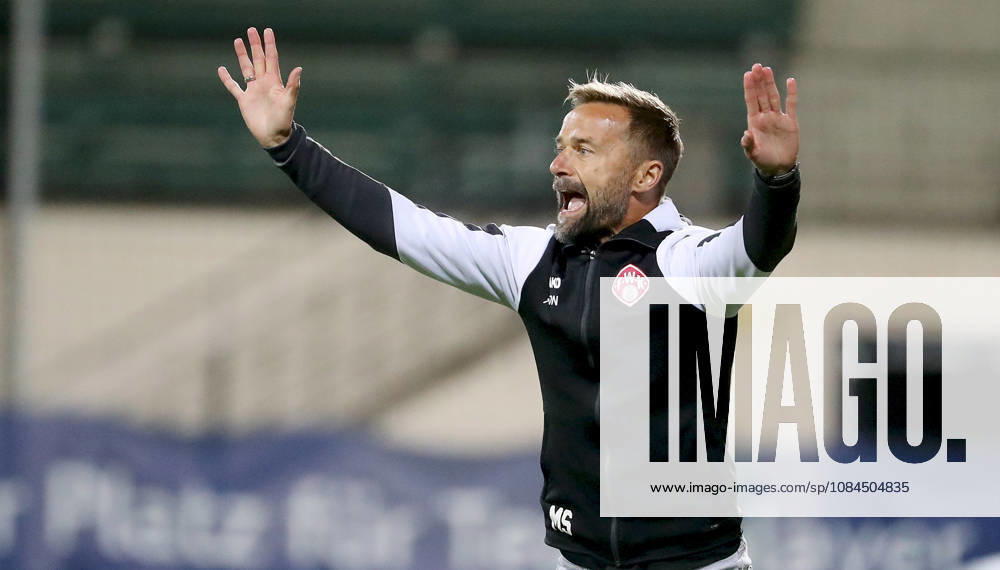 Men s, Soccer, 2026–2027 Season, 3rd Division, Matchday 9: TSV Havelse vs. FC Würzburger Kickers; from left: Coach Michael Schiele of FC Würzburger Kickers gives instructions and gestures with his arms; still image taken at Eilenriedestadion in Hanover, Lower Saxony, Germany