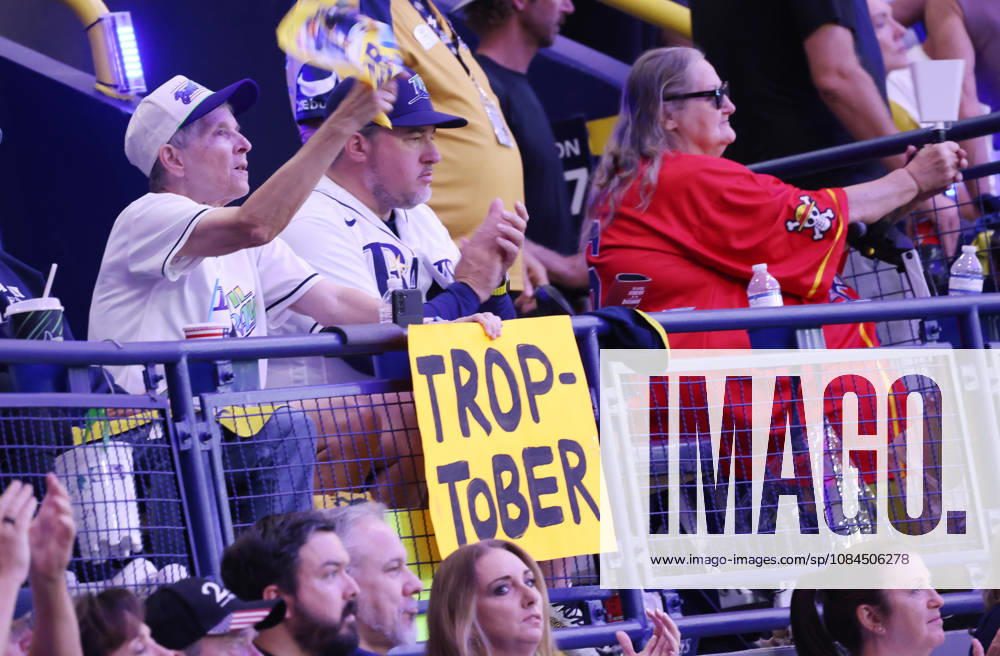 Tampa Bay Rays fans cheer for their team as they play the Cleveland Guardians during game two of the MLB, Baseball Herren, USA American League Championship Series playoffs at Tropicana Field in St Petersburg, Florida, on Tuesday, October 13, 2026. TPB20261013711 GARYxBOGDON