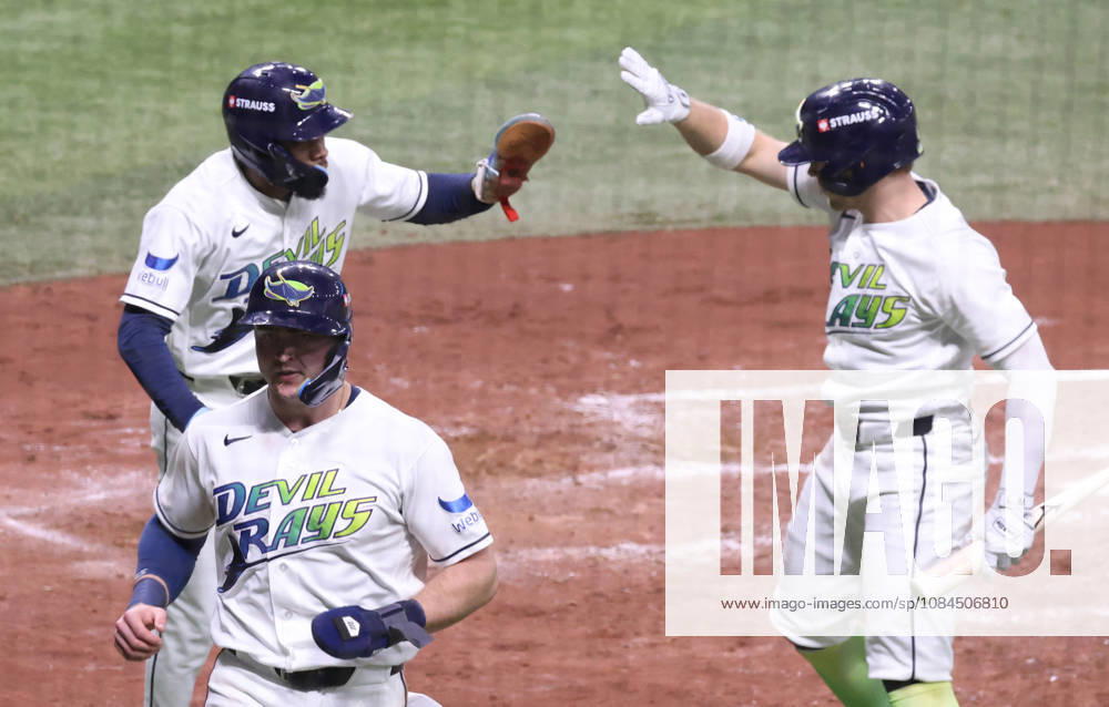 Tampa Bay Rays Taylor Walls (R) congratulates Chandler Simpson (14) after Simpson scored on a single by Liam Hicks against the Cleveland Guardians in the fourth inning in game two of the MLB, Baseball Herren, USA American League Championship Series playoffs at Tropicana Field in St Petersburg, Florida, on Tuesday, October 13, 2026. TPB20261013718 GARYxBOGDON