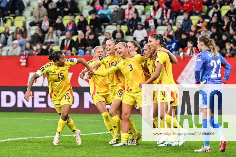 POLAND VS BELGIUM Amy Littel (3) of Belgium scores 1-1 and Belgium celebrate during a female soccer game between the national teams of Poland and Belgium , called the Red Flames , in the play-offs round 1 and 2nd leg for the European qualifiers , on Tuesday 13 October 2026 in Gdansk , POLAND . PHOTO SPORTPIX Stijn Audooren Sportpix.be Gdansk Polsat Plus Arena POLAND