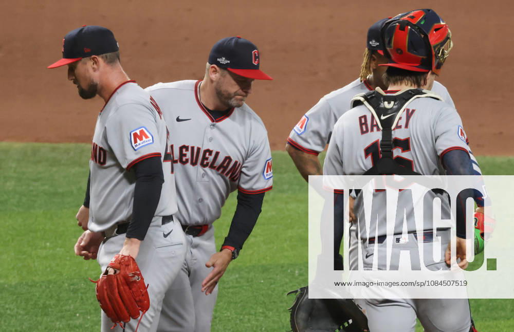 Cleveland Guardians pitcher Shawn Armstrong (L) is taken out of the game against the Tampa Bay Rays in the seventh inning in game two of the MLB, Baseball Herren, USA American League Championship Series playoffs at Tropicana Field in St Petersburg, Florida, on Tuesday, October 13, 2026. TPB20261013731 GARYxBOGDON