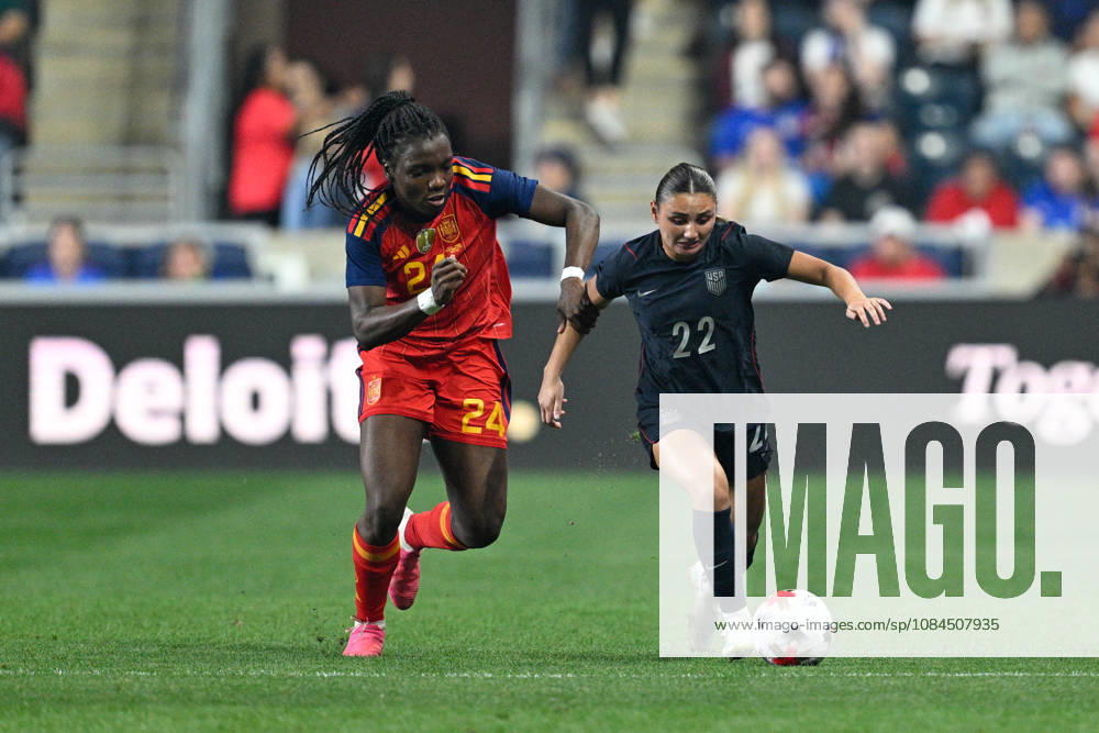 CHESTER, PA - OCTOBER 13: Spain forward Edna Imade 24 and United States defender Gisele Thompson 22 fight for the ball during the womens International Friendly, Länderspiel, Nationalmannschaft match between the United States of America and Spain on October 13th, 2026 at Subaru Park in Chester, PA. (Photo by Terence Lewis Icon Sportswire) SOCCER: OCT 13 Women s USA vs Spain Icon261013020