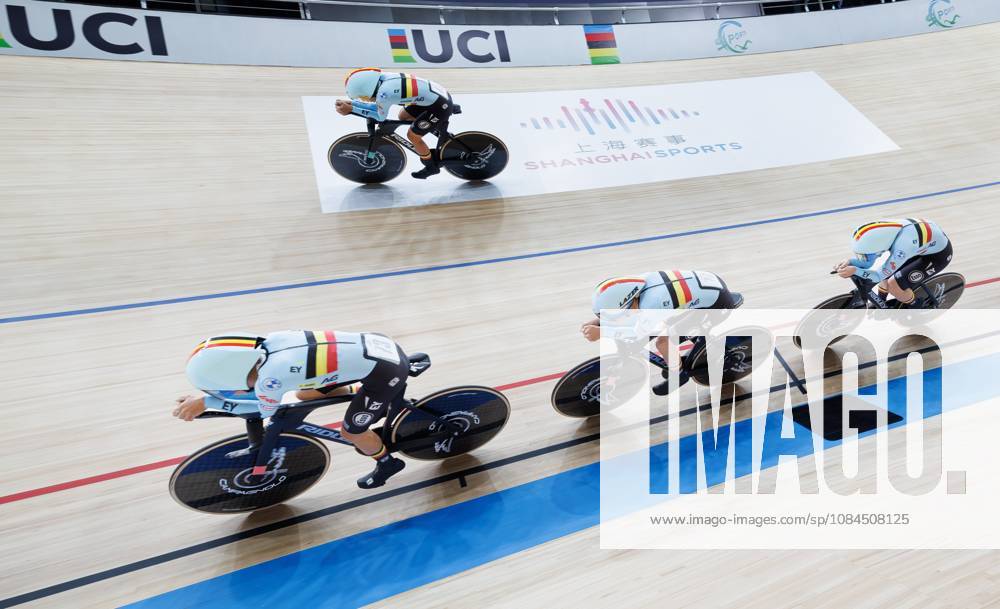 L-R, Belgian Luca Vierstraete; Belgian Shari Bossuyt (up); Belgian Helene Hesters and Belgian Katrijn De Clercq pictured in action at the Womens Scratch event at the UCI Track cycling, Rad, Radsport, Bahnrad, Bahn World Championships in Shanghai, China on Wednesday 14 October 2026. The worlds are taking place from 14 to 18 October 2026. BENOITxDOPPAGNE x189755346x