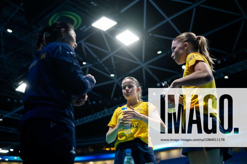 Head coach Fang Zhang, Filippa Bergand, and Christina Källberg of Sweden on Day 4 of the European Table Tennis Championships on October 14, 2026 in Ljubljana. Photo by Martin Metelko, BILDBYRÅN COP 362 ME0001 table tennis pingis 2026 European Table Tennis Championship table tennis European Championships Day 4 bbeng