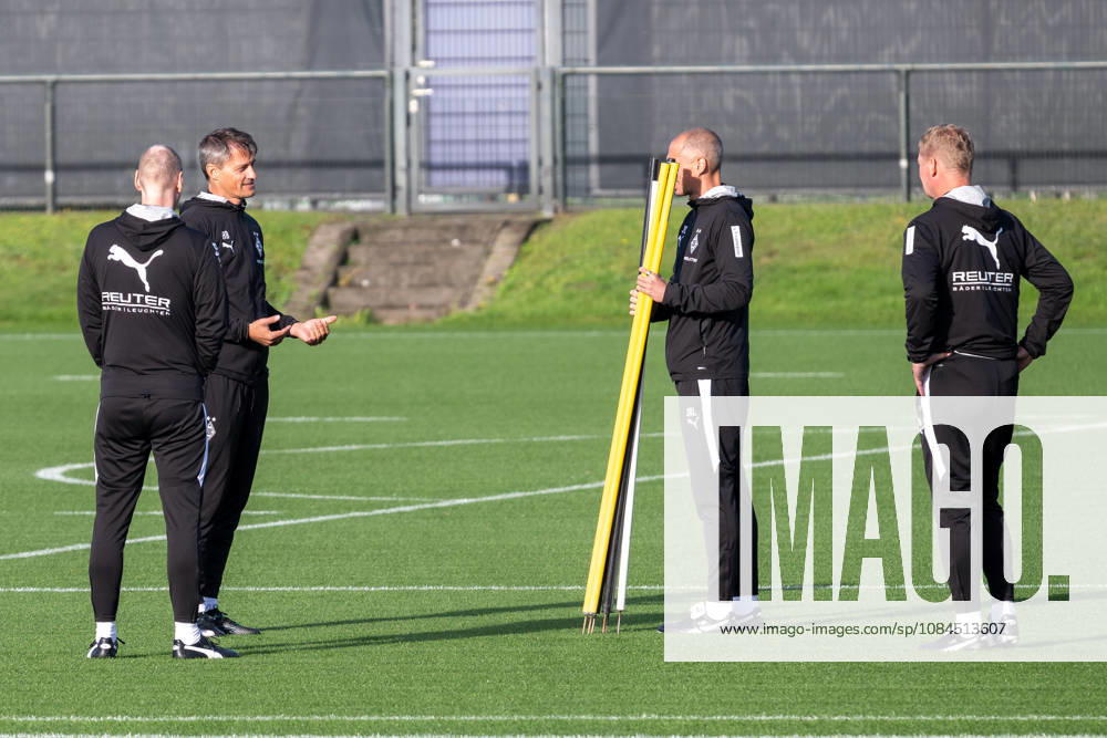 The coaching staff: Niklas Lanwehr (Borussia Mönchengladbach, assistant coach), Alexander Blessin (Borussia Mönchengladbach, head coach), Jan Moritz Lichte (Borussia Mönchengladbach, interim head coach), and Markus Gellhaus (Borussia Mönchengladbach, assistant coach, discuss the training session. Public training session: Borussia Mönchengladbach, soccer, Bundesliga, 2026–2027 season, October 14, 2026, public training session at Borussia Mönchengladbach, soccer, Bundesliga, 2026–2027 season, October 14, 2026, Mönchengladbach