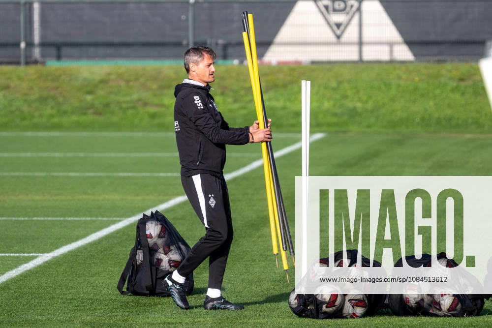 Alexander Blessin, Borussia Mönchengladbach, coach preparing for practice; Borussia Mönchengladbach public practice, soccer, Bundesliga, 2026–2027 season, October 14, 2026, Borussia Mönchengladbach public training session, soccer, Bundesliga, 2026–2027 season, October 14, 2026, Mönchengladbach
