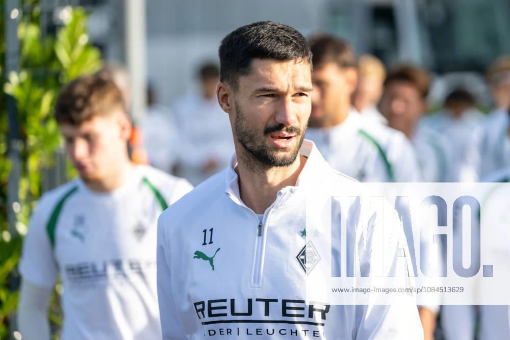 Tim Kleindienst, Borussia Mönchengladbach, No. 11 on his way to the training field. Borussia Mönchengladbach open training session, soccer, Bundesliga, 2026–2027 season, October 14, 2026, Borussia Mönchengladbach public training session, soccer, Bundesliga, 2026–2027 season, October 14, 2026, Mönchengladbach