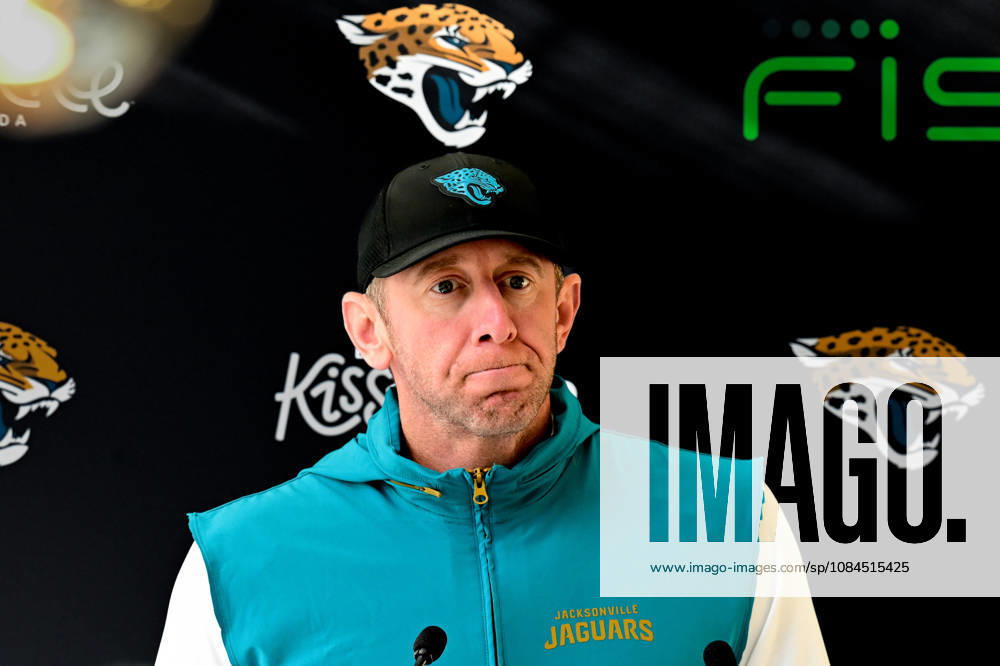 Jacksonville Jaguars, Press and Training Jacksonville Jaguars Head coach Liam Coen during the press conference, PK, Pressekonferenz practise session for Jacksonville Jaguars at the Grove Hotel, Chandler s Cross, UK on 14 October 2026. Chandler s Cross Grove Hotel Hertfordshire UK Editorial use only ,