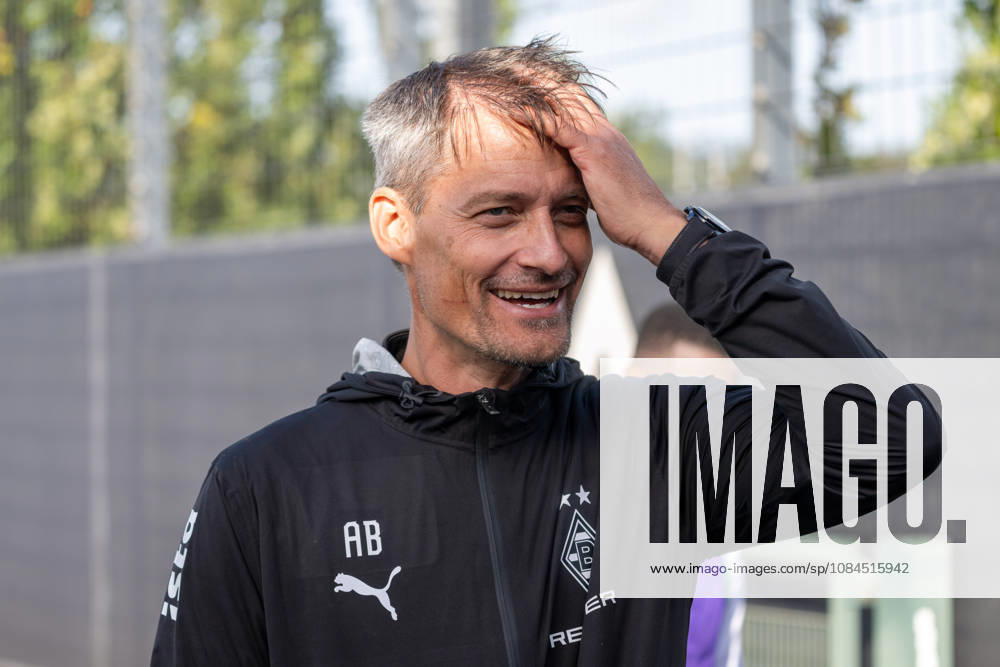 Alexander Blessin, Borussia Mönchengladbach Coach, Answers Reporters Questions; Borussia Mönchengladbach Open Practice, Soccer, Bundesliga, 2026–2027 Season, October 14, 2026, Borussia Mönchengladbach public training session, soccer, Bundesliga, 2026–2027 season, October 14, 2026, Mönchengladbach