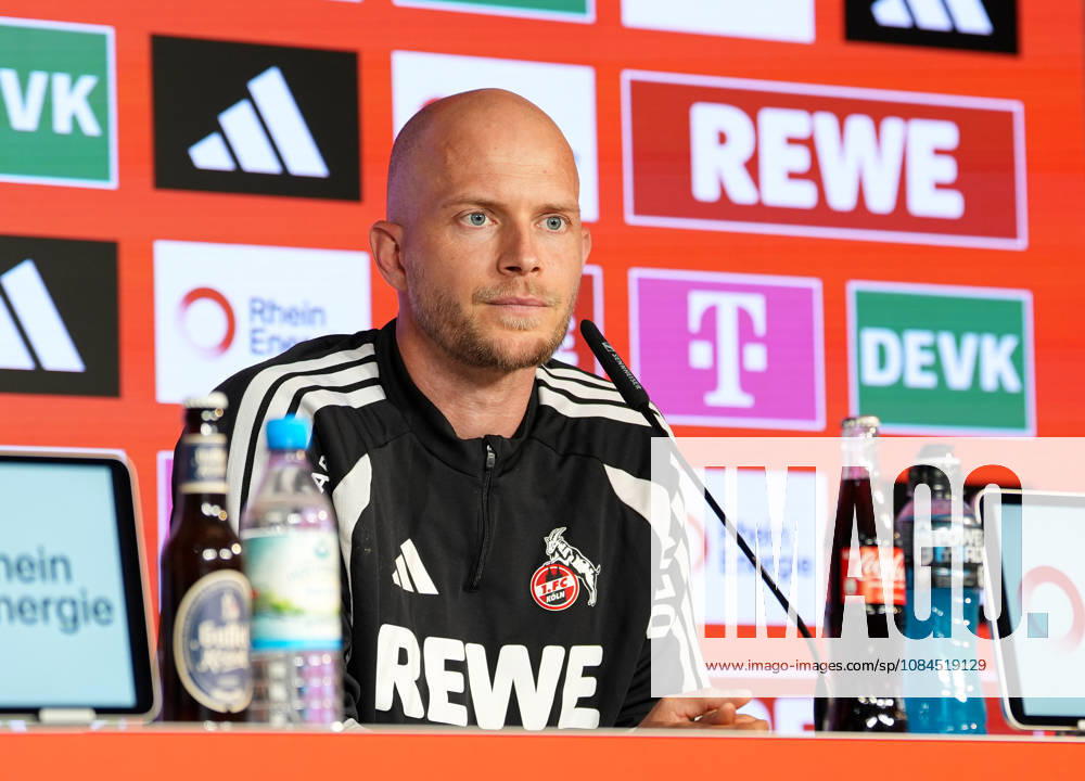 Renà Wagner, head coach of 1. FC Köln, speaks with media representatives during a press conference ahead of the away game against Eintracht Frankfurt. 1. FC Köln press conference, Matchday 6, 2026–2027 season, Clubhouse at Geißbockheim, Cologne, GER, October 14, 2026 Photo: HMB Media, Scott W. Coleman