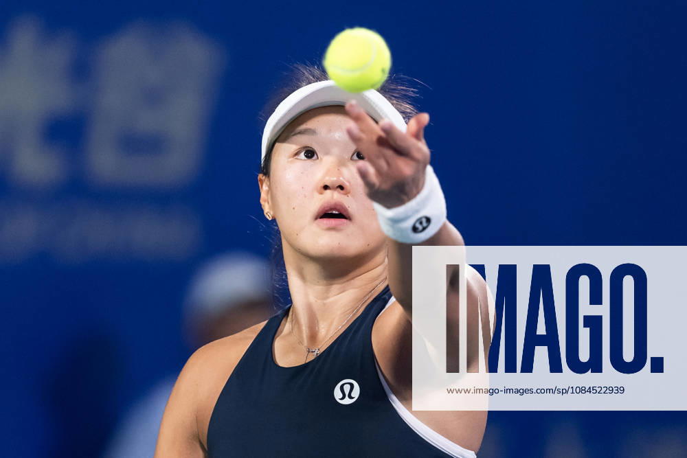 2026 WTA, Tennis Damen Wuhan Open: Hanyu Guo Vs Katie Volynets in wuhan, China - 14 Oct 2026 Hanyu Guo of China plays against Katie Volynets of USA ( not in view) during the Wuhan Open final match at the Optics Valley International Tennis Center. Hanyu Guo defeated Katie Volynets with a score of 6-4, 4-6, 7-6. wuhan China