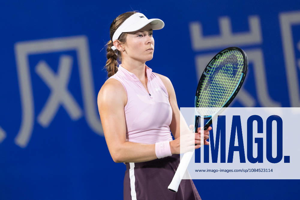 Katie Volynets of USA plays against Hanyu Guo of China ( not in view) during the Wuhan Open final match at the Optics Valley International Tennis Center. Hanyu Guo defeated Katie Volynets with a score of 6-4, 4-6, 7-6. Wuhan China - ZUMAs197 20261014_aaa_s197_112