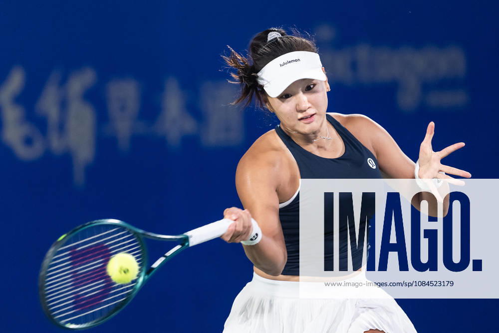 Hanyu Guo of China plays against Katie Volynets of USA ( not in view) during the Wuhan Open final match at the Optics Valley International Tennis Center. Hanyu Guo defeated Katie Volynets with a score of 6-4, 4-6, 7-6. Wuhan China - ZUMAs197 20261014_aaa_s197_092