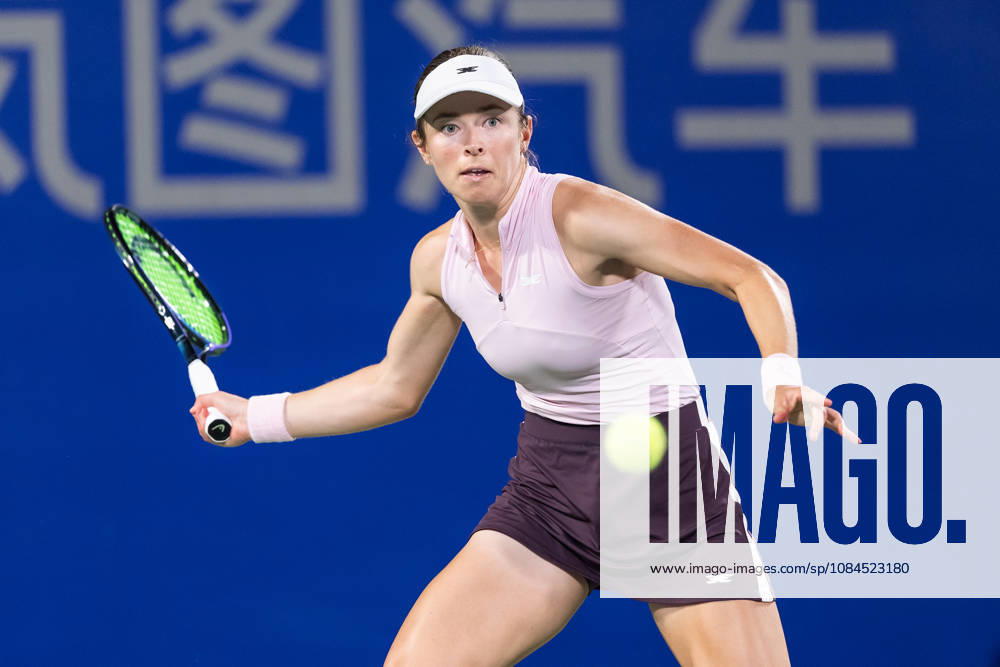 Katie Volynets of USA plays against Hanyu Guo of China ( not in view) during the Wuhan Open final match at the Optics Valley International Tennis Center. Hanyu Guo defeated Katie Volynets with a score of 6-4, 4-6, 7-6. 2026 WTA, Tennis Damen Wuhan Open: Hanyu Guo Vs Katie Volynets In Wuhan, China - 14 Oct 2026 - ZUMAs197 20261014_aaa_s197_116