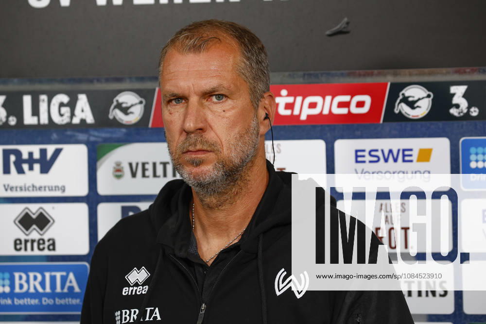 Soccer 3rd Division, SV Wehen Wiesbaden vs. Alemannia Aachen, Coach Jochen Seitz, SV Wehen Wiesbaden, Wiesbaden