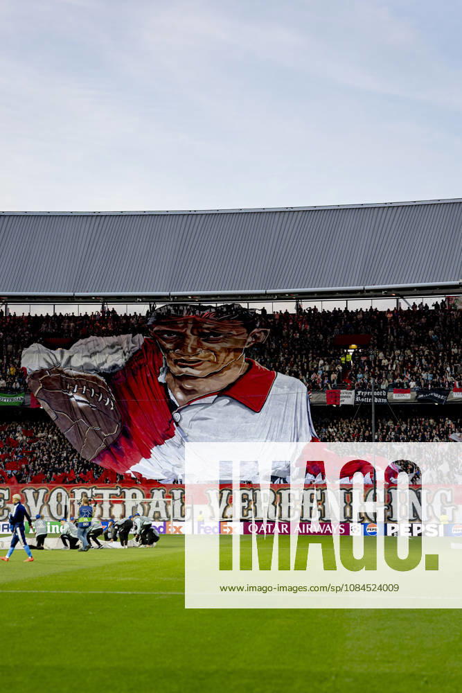 ROTTERDAM Feyenoord fans during the UEFA Champions League match between Feyenoord and Como at De Kuip on October 14, 2026, in Rotterdam, the Netherlands. Photo by DeFodi Images