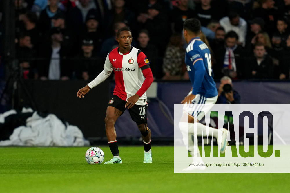 UEFA Champions League: Feyenoord Rotterdam v Como 1907 Rotterdam - Givairo Read of Feyenoord Rotterdam dribbles during the League Phase MD2 competition round of the 2026 2027 UEFA Champions League season. The match is set between Feyenoord Rotterdam and Como 1907 at Stadion Feijenoord on 14 October 2026 in Rotterdam, Netherlands. (Hero Images Danny de Groot)