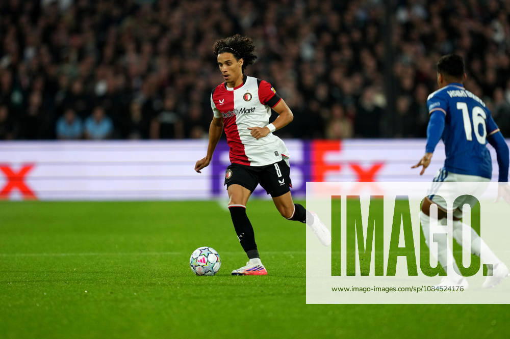 UEFA Champions League: Feyenoord Rotterdam v Como 1907 Rotterdam - Gjivai Zechiel of Feyenoord Rotterdam dribbles during the League Phase MD2 competition round of the 2026 2027 UEFA Champions League season. The match is set between Feyenoord Rotterdam and Como 1907 at Stadion Feijenoord on 14 October 2026 in Rotterdam, Netherlands. (Hero Images Danny de Groot)