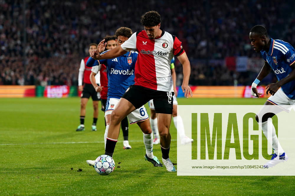 UEFA Champions League: Feyenoord Rotterdam v Como 1907 Rotterdam - Nacho Ferri of Feyenoord Rotterdam dribbles during the League Phase MD2 competition round of the 2026 2027 UEFA Champions League season. The match is set between Feyenoord Rotterdam and Como 1907 at Stadion Feijenoord on 14 October 2026 in Rotterdam, Netherlands. (Hero Images Danny de Groot)