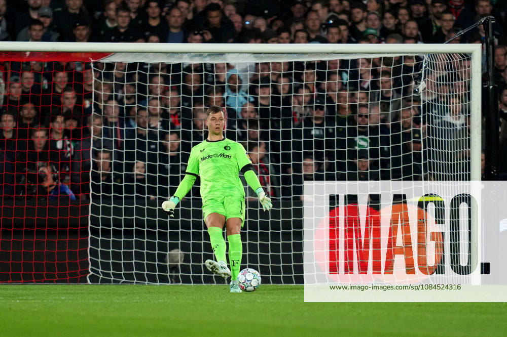 UEFA Champions League: Feyenoord Rotterdam v Como 1907 Rotterdam - Goalkeeper Tjark Ernst of Feyenoord Rotterdam shoots during the League Phase MD2 competition round of the 2026 2027 UEFA Champions League season. The match is set between Feyenoord Rotterdam and Como 1907 at Stadion Feijenoord on 14 October 2026 in Rotterdam, Netherlands. (Hero Images Danny de Groot)
