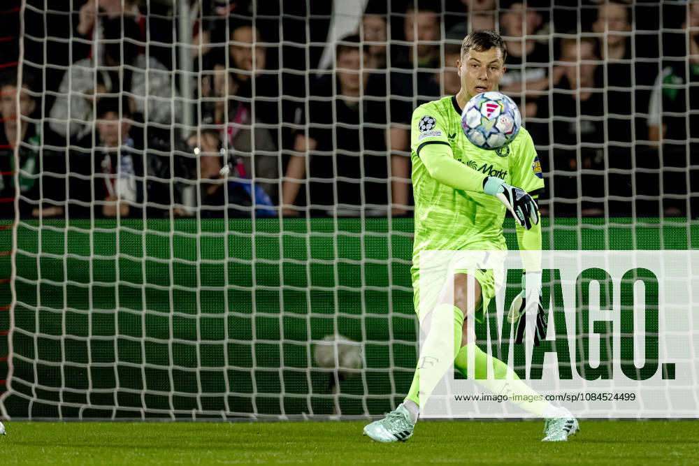 ROTTERDAM: Feyenoord goalkeeper Tjark Ernst during the UEFA Champions League match between Feyenoord and Como at De Kuip on October 14, 2026, in Rotterdam, Netherlands. Photo by DeFodi Images