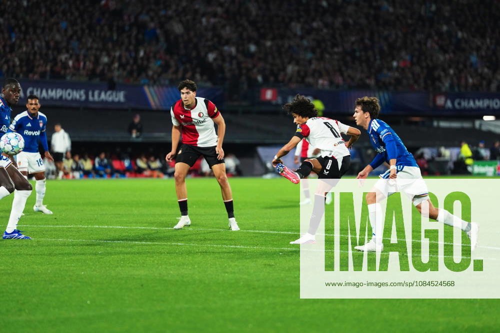 UEFA Champions League: Feyenoord Rotterdam v Como 1907 Rotterdam - Nacho Ferri of Feyenoord, Gjivai Zechiel of Feyenoord, Maximo Perrone of Como during the MD 2 League Phase competition round of the 2026 2027 UEFA Champions League season. The match is set between Feyenoord Rotterdam and Como 1907 at Stadion Feijenoord on 14 October 2026 in Rotterdam, Netherlands.