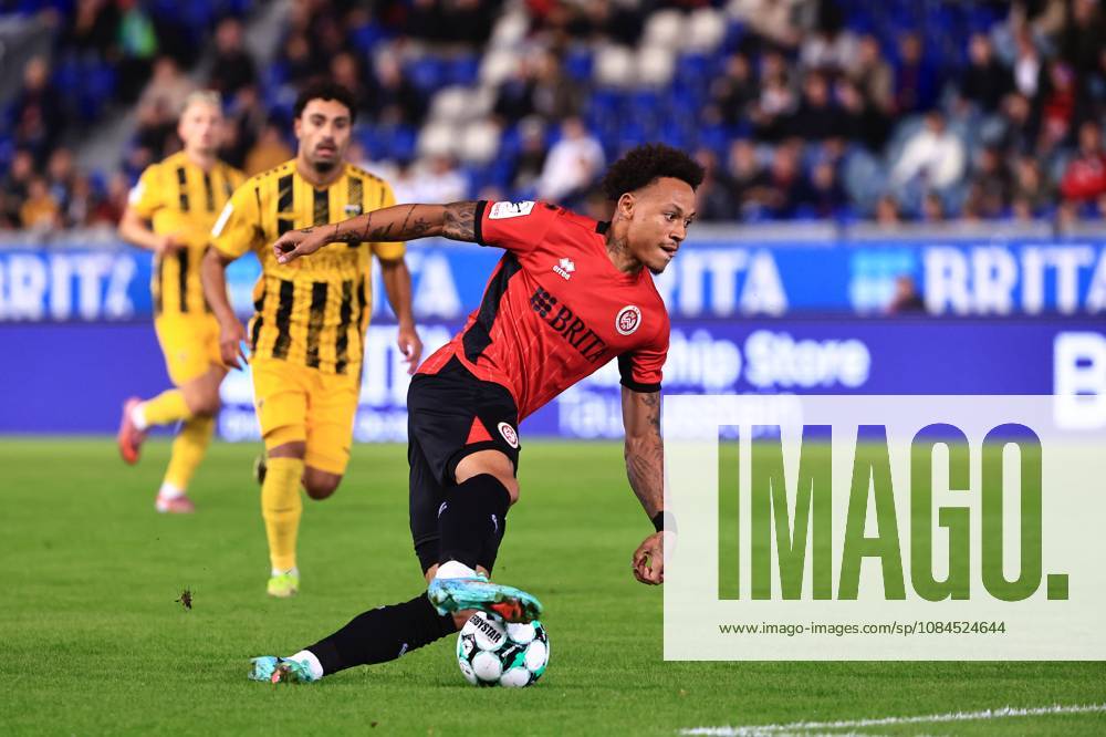 Roberto Massimo, SV Wehen Wiesbaden, 22 GER, SV Wehen Wiesbaden vs. Alemannia Aachen, Soccer, 3rd Division, Matchday 9, 2026–2027 Season, October 14, 2026 DFB regulations prohibit any use of photographs as image sequences and or quasi-video GER, SV Wehen Wiesbaden vs. Alemannia Aachen, Soccer, 3rd Division, Matchday 9, 2026–2027 Season, October 14, 2026, Wiesbaden