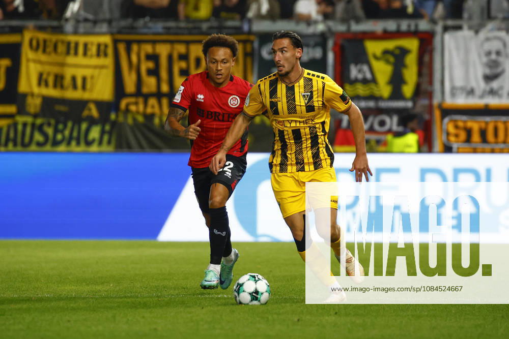 Soccer 3rd Division, SV Wehen Wiesbaden vs. Alemannia Aachen, Roberto Massimo (SV Wehen Wiesbaden), Petros Bagkalianis (Alemannia Aachen), Wiesbaden