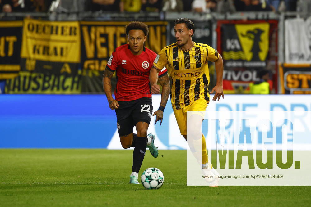 Soccer 3rd Division, SV Wehen Wiesbaden vs. Alemannia Aachen, Roberto Massimo (SV Wehen Wiesbaden), Petros Bagkalianis (Alemannia Aachen), Wiesbaden