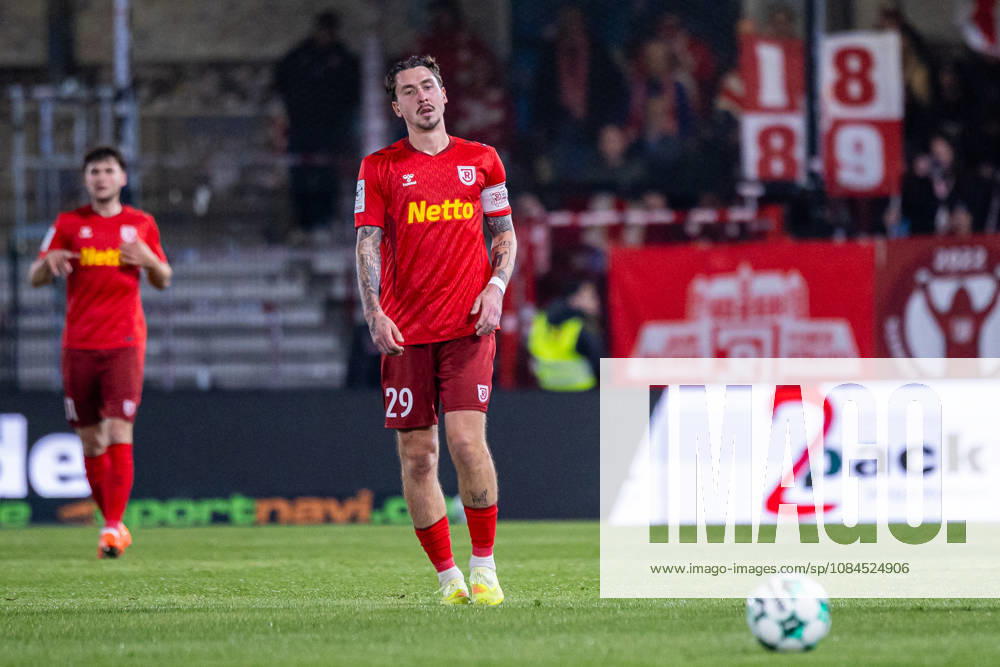 Adrian Fein, SSV Jahn Regensburg, 29, reacts. GER, SC Verl vs. SSV Jahn Regensburg, Soccer, 3rd Division, Matchday 9, 2026–2027 season, October 14, 2026 DFL regulations prohibit any use of photographs as image sequences and or quasi-video GER, SC Verl vs. SSV Jahn Regensburg, soccer, 3rd League, Matchday 9, 2026–2027 season, October 14, 2026, Verl