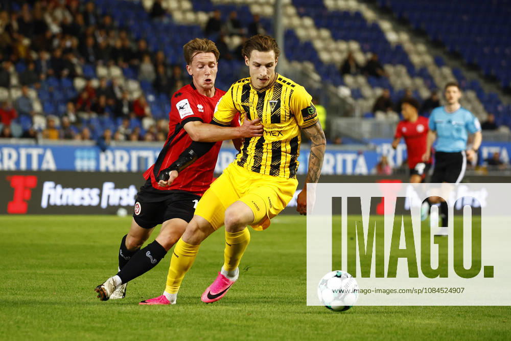 Soccer 3rd Division, SV Wehen Wiesbaden vs. Alemannia Aachen, Fabian Greilinger (SV Wehen Wiesbaden), Daniel Starodid (Alemannia Aachen), Wiesbaden