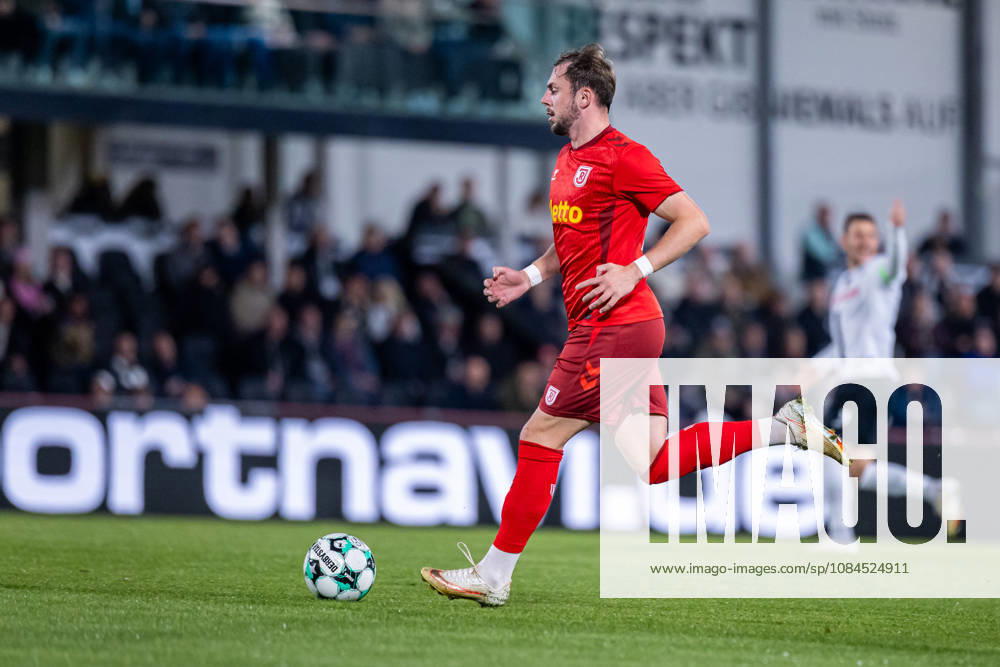 Lucas Hermes, SSV Jahn Regensburg, 27 on the ball (GER), SC Verl vs. SSV Jahn Regensburg, Soccer, 3rd Division, Matchday 9, 2026–2027 season, October 14, 2026 DFL regulations prohibit any use of photographs as image sequences and or quasi-video GER, SC Verl vs. SSV Jahn Regensburg, Soccer, 3rd League, Matchday 9, 2026–2027 season, October 14, 2026, Verl