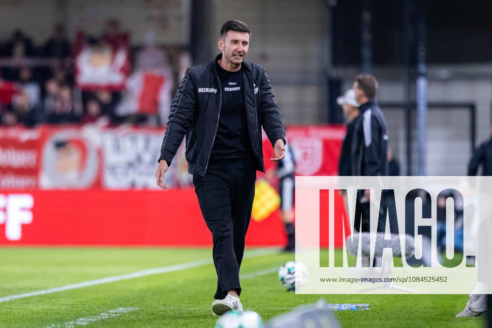 Orest Shala, Head Coach, reacts to GER, SC Verl vs. SSV Jahn Regensburg, Soccer, 3rd Division, Matchday 9, 2026–2027 Season, October 14, 2026 DFL regulations prohibit the use of photographs as image sequences and or quasi-video footage: GER, SC Verl vs. SSV Jahn Regensburg, Soccer, 3rd League, Matchday 9, 2026–2027 season, October 14, 2026, Verl