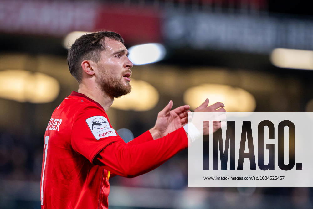 Oscar Schoenfelder, SSV Jahn Regensburg, 07, reacts angrily GER, SC Verl vs. SSV Jahn Regensburg, Soccer, 3rd Division, Matchday 9, 2026–2027 season, October 14, 2026 DFL regulations prohibit any use of photographs as image sequences and or quasi-video GER, SC Verl vs. SSV Jahn Regensburg, Soccer, 3rd League, Matchday 9, 2026–2027 season, October 14, 2026, Verl