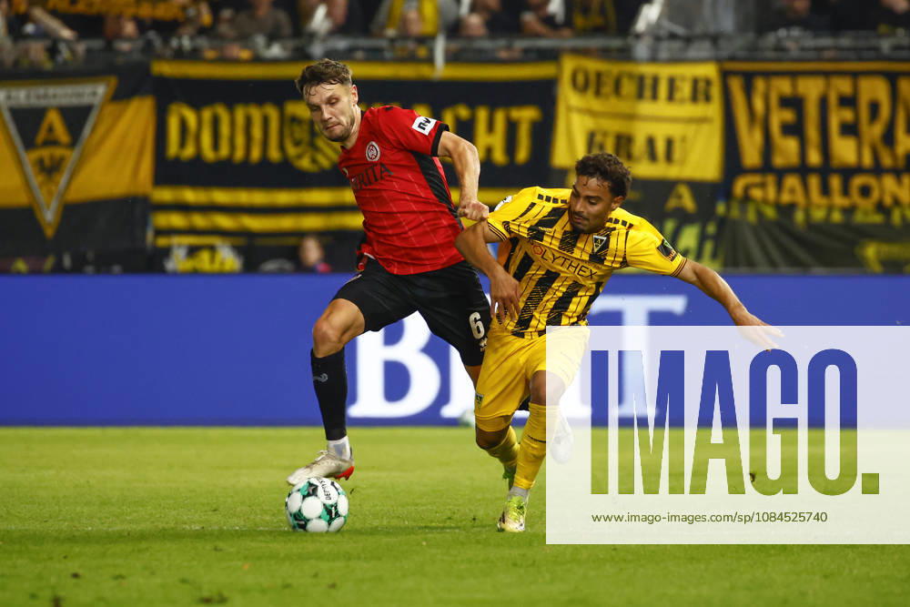 Soccer 3rd Division, SV Wehen Wiesbaden vs. Alemannia Aachen, Gino Fechner (SV Wehen Wiesbaden), Mehdi Loune (Alemannia Aachen), Wiesbaden
