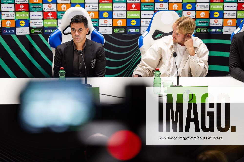 SPLIT - Ajax coach Michel Sanchez and Julian Brandt of Ajax during a press conference, PK, Pressekonferenz the day before the Conference League match between Hadjuk Split and Ajax at the Poljud Stadium. SONNY LENSEN ANP ANPxSportx IVx 572434813 originalFilename: 572434813
