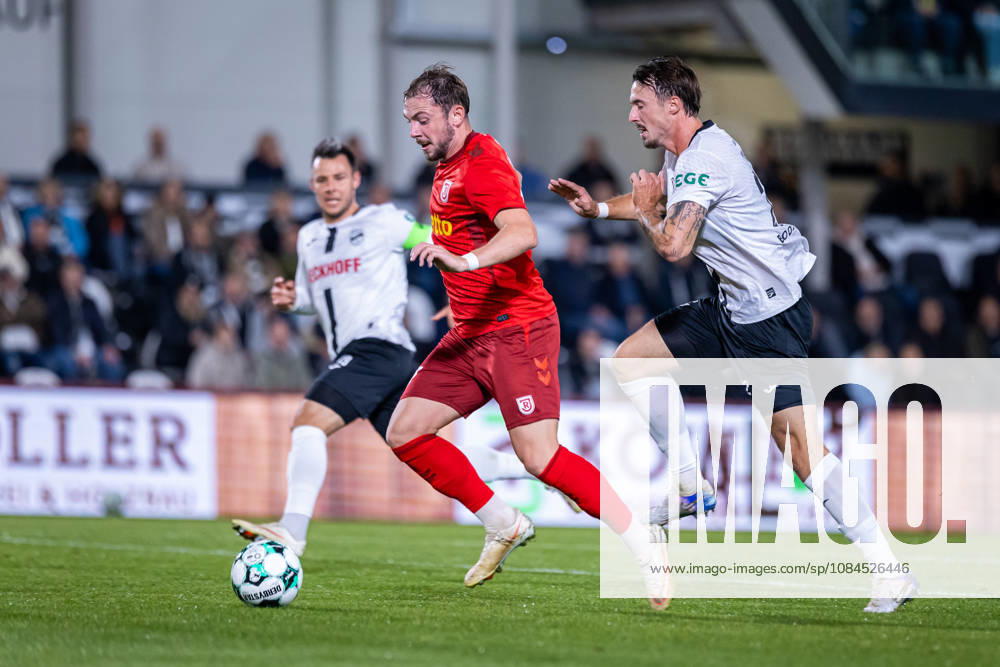 L R Lucas Hermes (SSV Jahn Regensburg), 27, in a tackle with Noah Koenig (SC Verl), 22, GER, SC Verl vs. SSV Jahn Regensburg, Soccer, 3rd Division, Matchday 9, 2026–2027 Season, October 14, 2026 DFL regulations prohibit any use of photographs as image sequences and or quasi-video GER, SC Verl vs. SSV Jahn Regensburg, Soccer, 3rd Division, Matchday 9, 2026–2027 season, October 14, 2026, Verl