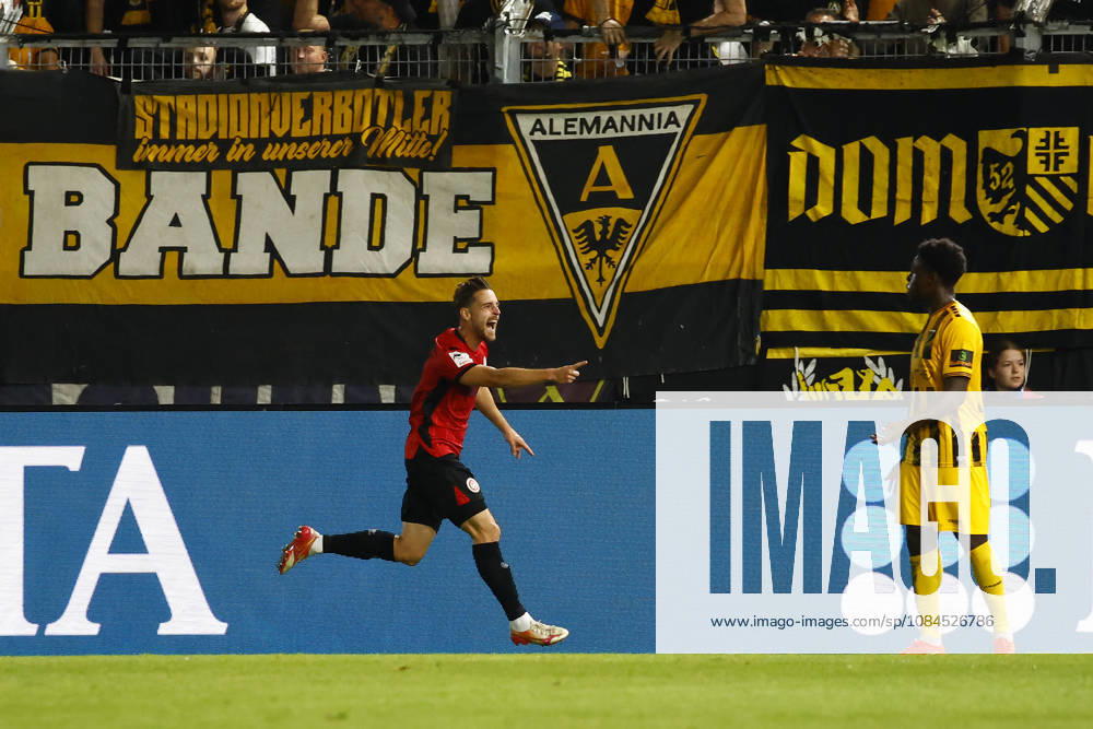 Soccer 3rd Division, SV Wehen Wiesbaden vs. Alemannia Aachen, Lukas Schleimer of SV Wehen Wiesbaden celebrates the goal, The goal celebration for Wiesbaden s 1-0 lead