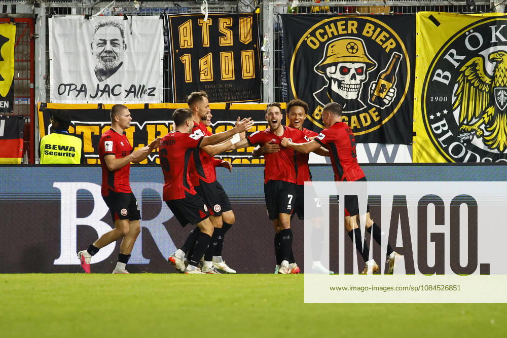 Soccer 3rd Division, SV Wehen Wiesbaden vs. Alemannia Aachen, Lukas Schleimer of SV Wehen Wiesbaden celebrates the goal, The goal celebration for Wiesbaden s 1-0 lead