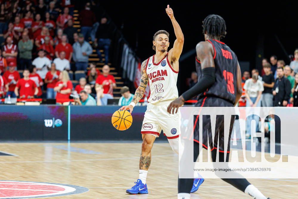 Jonah Radebaugh, UCAM Murcia, 12; Trevon Scott, BMA365 Bamberg Baskets, 13; BMA365 Bamberg Baskets vs. UCAM Murcia, Basketball, Basketball Champions League, Matchday 3, October 14, 2026 BMA365 Bamberg Baskets vs. UCAM Murcia, Basketball, Basketball Champions League, Matchday 3, October 14, 2026 Bamberg