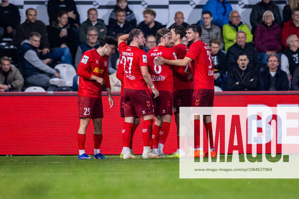 The SSV Jahn Regensburg players celebrate Oscar Schoenfelder s goal to make it 0–2. SSV Jahn Regensburg, October 7, 2026, SC Verl vs. SSV Jahn Regensburg, Soccer, 3rd Division, Matchday 9, 2026–2027 season, October 14, 2026 DFL regulations prohibit any use of photographs as image sequences and or quasi-video GER, SC Verl vs. SSV Jahn Regensburg, Soccer, 3. Liga, Matchday 9, 2026–2027 season, October 14, 2026, Verl