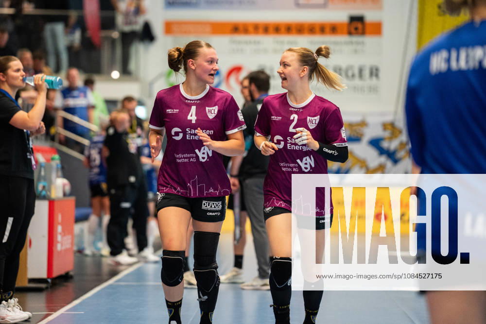 HSG Blomberg Lippe (GER) vs. HC Leipzig (GER), Handball, Women s Handball Bundesliga 1, Matchday 6, 2026–2027 Season, Blomberg, October 14, 2026: Jana Walther (HC Leipzig, No. 04) and Pauline Uhlmann (HC Leipzig, No. 02) during halftime at the Blomberg Synflex Arena on Ulmenallee, Germany
