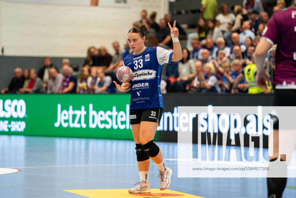 HSG Blomberg Lippe GER vs. HC Leipzig GER, Handball, Women s Handball Bundesliga 1, Matchday 6, 2026–2027 Season, Blomberg, October 14, 2026—Elin Magnusdottir of HSG Blomberg Lippe, No. 33, builds up play at the Blomberg Synflex Arena on Ulmenallee, Germany
