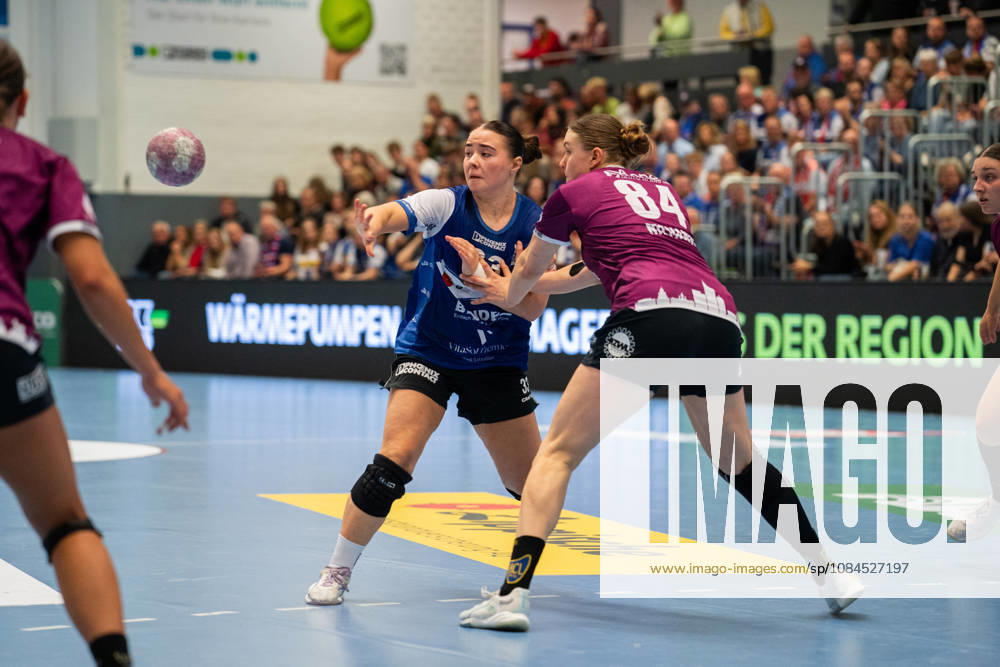 HSG Blomberg Lippe (GER) vs. HC Leipzig (GER), Handball, Women s Handball Bundesliga 1, Matchday 6, 2026–2027 Season, Blomberg, October 14, 2026: Elin Magnusdottir of HSG Blomberg Lippe (No. 33) battles Emma Niemann of HC Leipzig (No. 84) at the Blomberg Synflex Arena on Ulmenallee, Germany