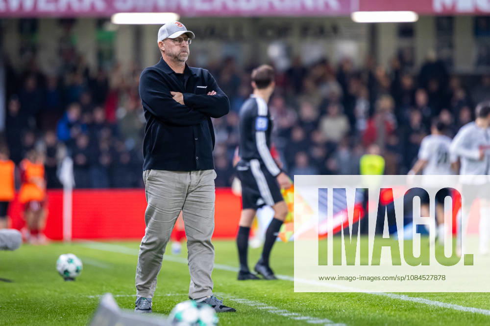 Sascha Hildmann, SSV Jahn Regensburg, Head Coach (GER), SC Verl vs. SSV Jahn Regensburg, Soccer, 3rd Division, Matchday 9, 2026–2027 Season, October 14, 2026 DFL regulations prohibit any use of photographs as image sequences and or quasi-video GER, SC Verl vs. SSV Jahn Regensburg, Soccer, 3rd Division, Matchday 9, 2026–2027 season, October 14, 2026, Verl