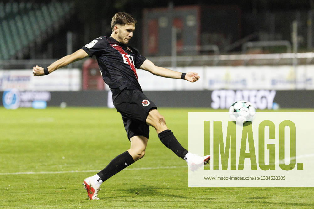 Pascal Fallmann (Viktoria Köln, 28) kicks the ball during the 3rd division match on gameday 9 between Viktoria Koeln vs. SG Sonnenhof Großaspach at the Sportpark Hoehenberg on October 14, 2026 in Koeln, Germany. DFL REGULATIONS PROHIBIT ANY USE OF PHOTOGRAPHS AS IMAGE SEQUENCES AND OR QUASI-VIDEO. Nordrhein-Westfalen Germany