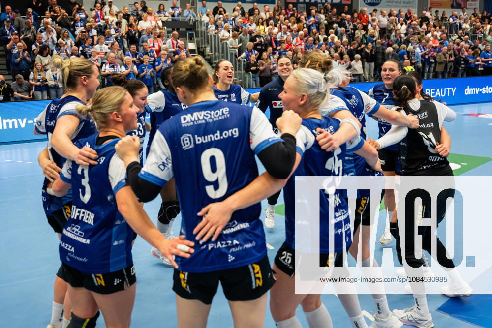 HSG Blomberg Lippe GER vs. HC Leipzig GER, Handball, Women s Handball Bundesliga 1, Matchday 6, 2026–2027 Season, Blomberg, October 14, 2026 The players of HSG Blomberg Lippe GER celebrate after their victory over HC Leipzig GER at the Blomberg Synflex Arena on Ulmenallee, Germany