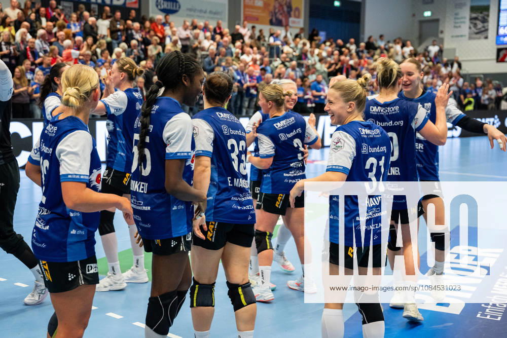 HSG Blomberg Lippe GER vs. HC Leipzig GER, Handball, Women s Handball Bundesliga 1, Matchday 6, 2026–2027 Season, Blomberg, October 14, 2026: The players of HSG Blomberg Lippe GER celebrate after their victory over HC Leipzig GER. Pictured: Farrelle Njinkeu of HSG Blomberg Lippe, 55, Alexia Hauf of HSG Blomberg Lippe, 31. Blomberg Synflex Arena on Ulmenallee, Germany