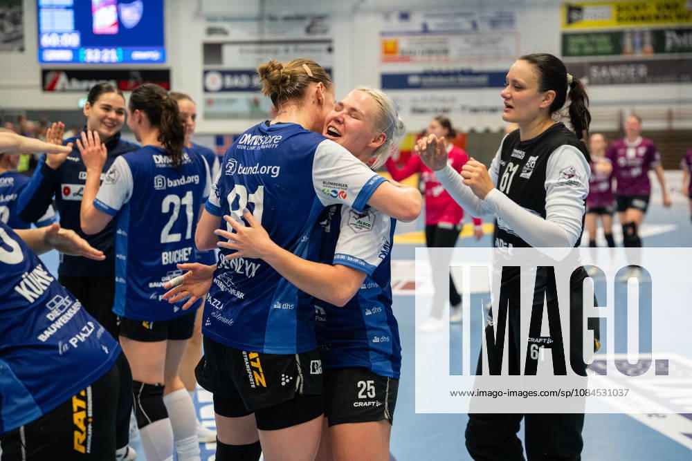HSG Blomberg Lippe GER vs. HC Leipzig GER, Handball, Women s Handball Bundesliga 1, Matchday 6, 2026–2027 Season, Blomberg, October 14, 2026—Karolina Jurenczyk (HSG Blomberg Lippe, 81) and Lilli Roepcke (HSG Blomberg Lippe, 25) celebrate after their victory over HC Leipzig (GER) at the Blomberg Synflex Arena on Ulmenallee, Germany