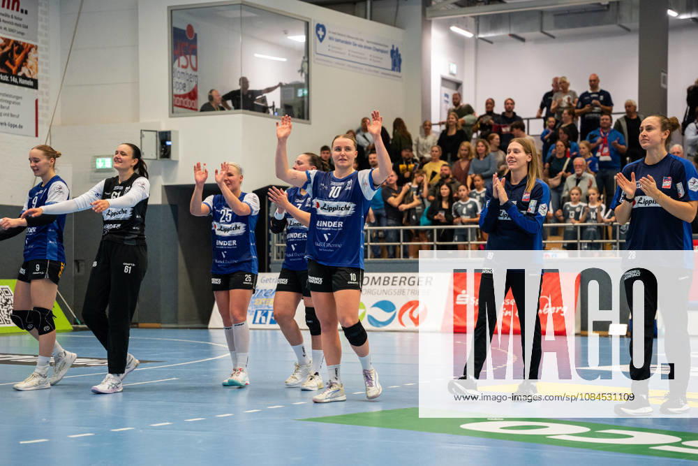 HSG Blomberg Lippe GER vs. HC Leipzig GER, Handball, Women s Handball Bundesliga 1, Matchday 6, 2026–2027 Season, Blomberg, October 14, 2026: The players of HSG Blomberg Lippe GER celebrate after their victory over HC Leipzig GER. In the spotlight: Maxi Muehlner of HSG Blomberg Lippe, at the Synflex Arena on Ulmenallee in Blomberg, Germany